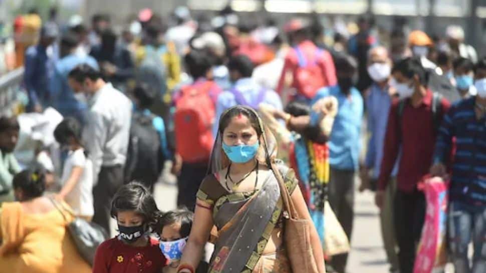 महाराष्ट्र में कोई नया तालाबंदी नहीं: राज्य के स्वास्थ्य मंत्री ने त्योहारों को जिम्मेदारी से मनाने की अपील की