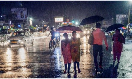 जवाहरलाल नेहरू प्रौद्योगिकी विश्वविद्यालय हैदराबाद ने अचानक बाढ़ की चेतावनी के बीच परीक्षा स्थगित कर दी