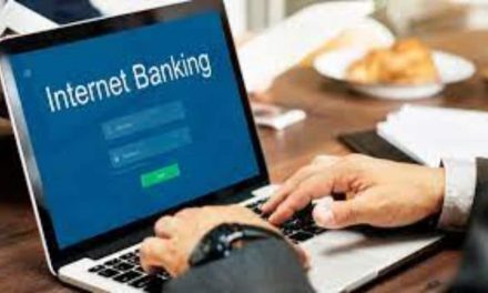 आईसीआईसीआई बैंक, एसबीआई ग्राहकों को इंटरनेट बैंकिंग का उपयोग करने में डिजिटल आउटेज का सामना करना पड़ता है