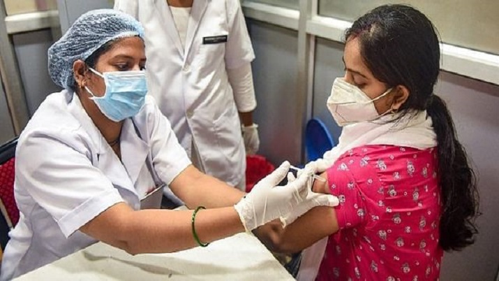 मप्र: इंदौर ने COVID-19 वैक्सीन की पहली खुराक के साथ पूरी पात्र आबादी का टीकाकरण पूरा किया