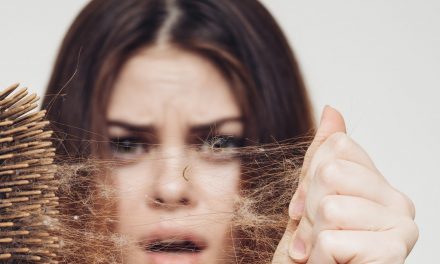 क्या आपके बालों के तेल के कारण बाल झड़ सकते हैं, खोपड़ी पर फोड़े हो सकते हैं?