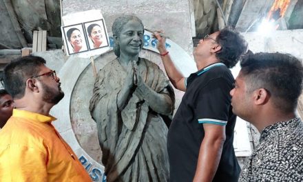 थीम ममता: कोलकाता दुर्गा पंडाल बंगाल के मुख्यमंत्री की सबसे लोकप्रिय योजनाओं को प्रदर्शित करने के लिए तैयार है