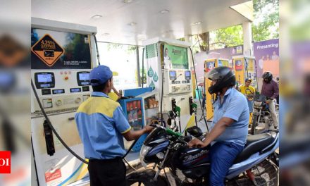 Mumbai News LIVE Updates: पेट्रोल की कीमत 111.43 रुपये प्रति लीटर, डीजल की कीमत 102.15 रुपये – द टाइम्स ऑफ़ इण्डिया