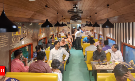 मुंबई: सीएसएमटी में स्थापित ‘रेस्तरां ऑन व्हील्स’ |  मुंबई समाचार – टाइम्स ऑफ इंडिया