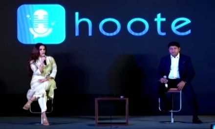अभिनेता रजनीकांत ने बेटी के नए लॉन्च किए गए वॉयस-आधारित सोशल नेटवर्क पर पहला ‘हूट’ शेयर किया
