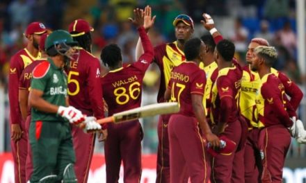 टी 20 विश्व कप: गत चैंपियन वेस्टइंडीज संकीर्ण जीत बनाम बांग्लादेश के बाद बचा रहा