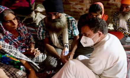 हिंसा प्रभावित लखीमपुर खीरी में शोक संतप्त परिवारों से मिले राहुल, प्रियंका गांधी