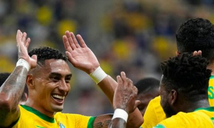 विश्व कप क्वालीफायर: ब्राजील क्रूज के रूप में राफिन्हा सितारे उरुग्वे से 4-1