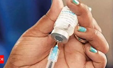 ‘शुरुआती वैक्सीन प्राप्तकर्ताओं जैसे बुजुर्गों, मेडिकल स्टाफ को कम जैब गैप के साथ बूस्टर की आवश्यकता होती है’ |  मुंबई समाचार – टाइम्स ऑफ इंडिया
