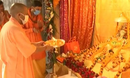 सीएम योगी आदित्यनाथ ने अयोध्या में राम जन्मभूमि का दौरा किया, दीवाली पर भगवान राम का आशीर्वाद लिया