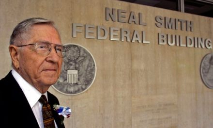 नील स्मिथ, आयोवा के सबसे लंबे समय तक सेवा देने वाले यूएस हाउस सदस्य, का निधन