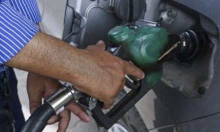दिल्ली में पेट्रोल के दाम घटेंगे;  केजरीवाल सरकार ने वैट में 8 रुपये की कटौती की। विवरण यहां देखें