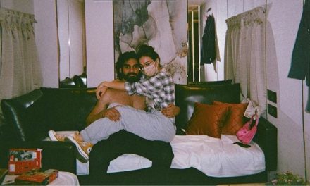 भावपूर्ण तस्वीरों में गोद में बैठी अहान शेट्टी की गर्लफ्रेंड तानिया श्रॉफ, सारा तेंदुलकर का रिएक्शन