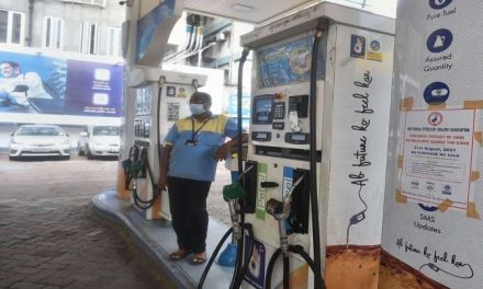 ब्रेकिंग: दिल्ली में पेट्रोल की कीमत में 8 रुपये प्रति लीटर की कटौती, डीजल की कीमत अपरिवर्तित