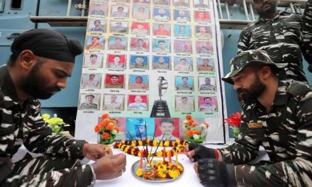 श्रीनगर बस हमला: क्या आतंकियों ने की पुलवामा जैसी एक और घटना की कोशिश?  हम क्या जानते हैं