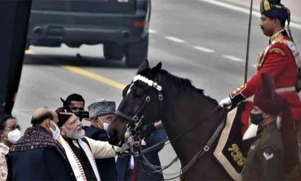 13वें गणतंत्र दिवस परेड में शामिल हुए राष्ट्रपति रामनाथ कोविंद का अंगरक्षक घोड़ा ‘विराट’ हुआ सेवानिवृत्त