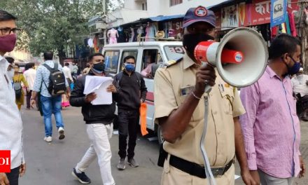 मास्क पहनें या 500 रुपये का जुर्माना दें: बढ़ते कोविड -19 मामलों के बीच ठाणे नगर पुलिस ने विक्रेताओं, पैदल चलने वालों को चेतावनी दी |  ठाणे समाचार – टाइम्स ऑफ इंडिया