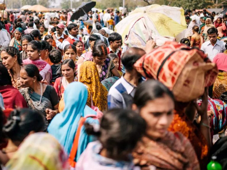 कोरोनावायरस: एक नए अध्ययन के अनुसार, सबसे जोखिम भरी गतिविधियाँ जो आपको COVID-19 के संपर्क में लाती हैं |  द टाइम्स ऑफ़ इण्डिया