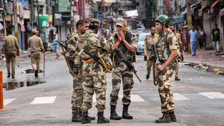 जम्मू-कश्मीर: अनंतनाग जिले में आतंकवादी गोलीबारी में पुलिसकर्मी की मौत