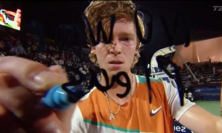 रूसी टेनिस स्टार रुबलेव ने जीत के बाद टीवी कैमरा लेंस पर लिखा ‘नो वॉर प्लीज’