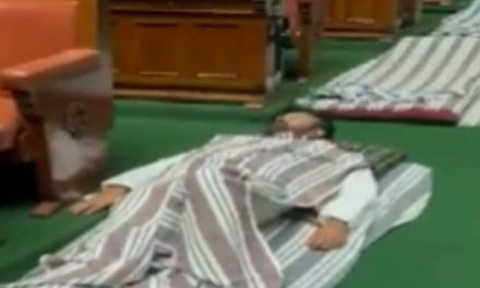 कर्नाटक कांग्रेस विधायक ने राज्य विधानसभा में किया ‘धरना’, ‘लाल किले में भगवा झंडा’ मंत्री के इस्तीफे की मांग