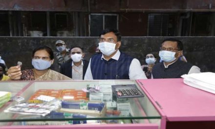 मुंबई: स्वास्थ्य मंत्री मनसुख मंडाविया ने ‘जन औषधि केंद्र’ का औचक दौरा किया