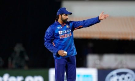 भारत बनाम श्रीलंका: घरेलू मैदान पर सबसे सफल टी20 कप्तान बने रोहित शर्मा