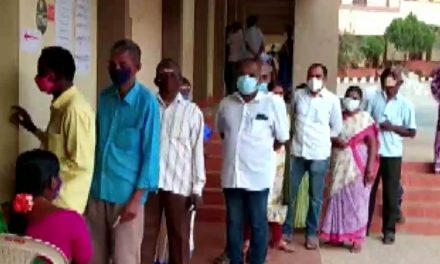 अन्नाद्रमुक की शिकायत के बाद 7 मतदान केंद्रों पर पुनर्मतदान का आदेश