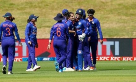 महिला विश्व कप: कोच रमेश पोवार चाहते हैं कि भारत के वरिष्ठ खिलाड़ी अपना हाथ ऊपर उठाएं और गेम जीतें