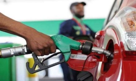 पेट्रोल, डीजल की कीमतों में दूसरे दिन 80 पैसे प्रति लीटर की बढ़ोतरी हुई।  नई दरों की जाँच करें