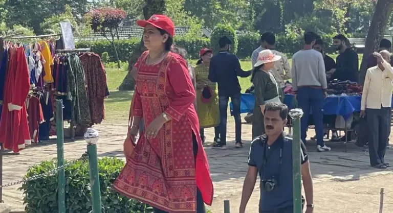 कश्मीर में पिछले 3 महीनों में पर्यटकों की रिकॉर्ड संख्या देखी गई