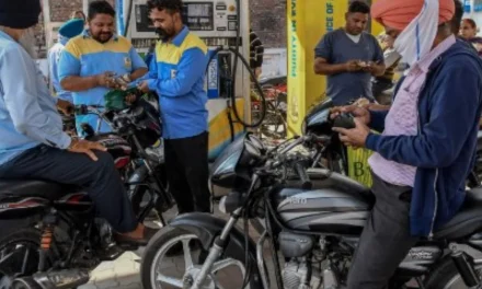 ईंधन की कीमतें दिल्ली, मुंबई में उच्च बनी हुई हैं;  अपने शहर में नवीनतम पेट्रोल, डीजल दरों की जाँच करें