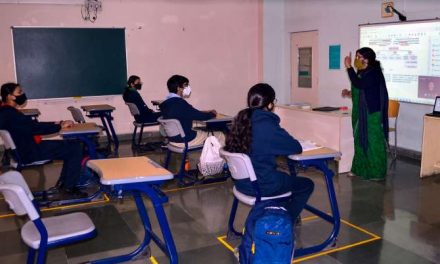जम्मू-कश्मीर : राजौरी स्कूल में तिलक लगाने वाली छात्रा को शिक्षक ने पीटा, निलंबित