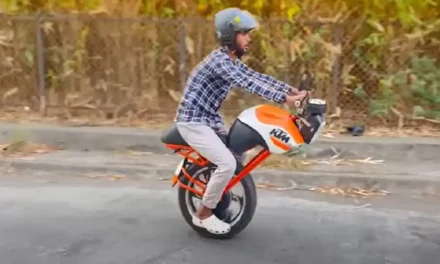 YouTuber ने बनाया सेल्फ बैलेंसिंग KTM मोटरसाइकिल, रचनात्मकता को अगले स्तर तक ले जाती है