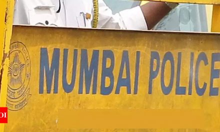 राज ठाकरे: मुंबई पुलिस ने मनसे नेताओं सहित 100 लोगों को नोटिस जारी किया |  मुंबई समाचार – टाइम्स ऑफ इंडिया