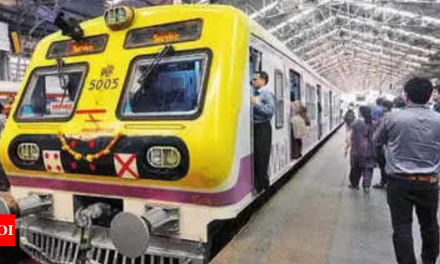 मुंबई लोकल ट्रेन समाचार: पश्चिम रेलवे के ओवरहेड तार टूट गए, ट्रेनें ठप हो गईं |  मुंबई समाचार – टाइम्स ऑफ इंडिया