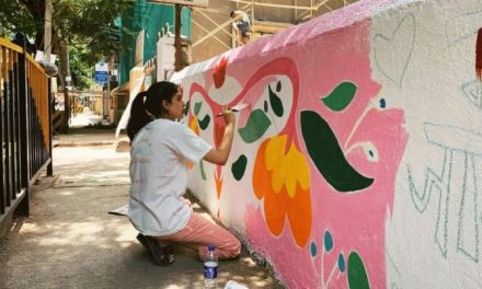 अमिताभ बच्चन की पोती नव्या नवेली ने मासिक धर्म स्वच्छता को उजागर करने के लिए दीवार पेंट की