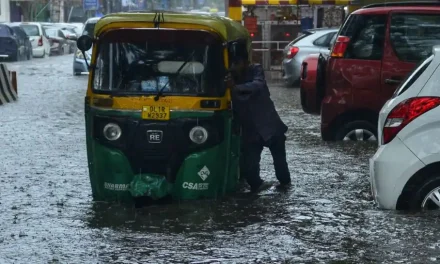 दिल्ली बारिश: जलभराव से कई इलाकों में लगा जाम- चेक करें ट्रैफिक अपडेट