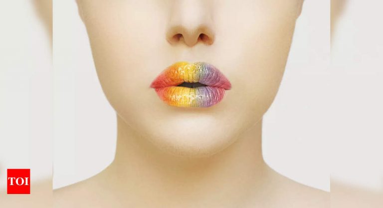 सीजन के लिए परफेक्ट लिप शेड चुनने के टिप्स – टाइम्स ऑफ इंडिया