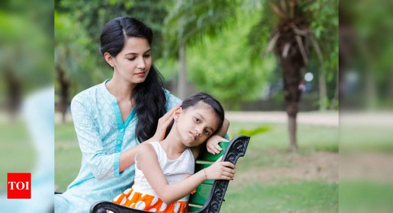 मेरी बेटी बड़ी होकर एक बहुत ही असुरक्षित व्यक्ति बन रही है – टाइम्स ऑफ इंडिया