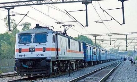 भारतीय रेलवे ने आईआरसीटीसी ऐप, वेबसाइट के माध्यम से प्रति यूजर आईडी ट्रेन टिकट बुकिंग की सीमा दोगुनी कर दी है