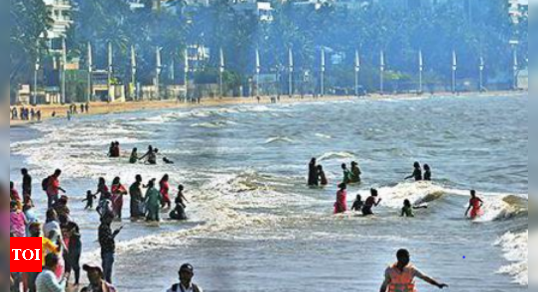 मुंबई: जुहू बीच पर लड़के को बचाने की कोशिश में कुरियर डूबा |  मुंबई समाचार – टाइम्स ऑफ इंडिया
