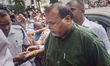 पश्चिम बंगाल एसएससी घोटाला: पार्थ चटर्जी, करीबी सहयोगी अर्पिता मुखर्जी को 3 अगस्त तक ईडी की हिरासत में भेजा गया