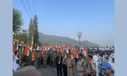I-Day’22: जम्मू-कश्मीर प्रशासन ने तिरंगा वॉकथॉन का आयोजन किया, 108 फीट का झंडा फहराया