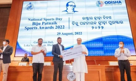 राष्ट्रीय खेल दिवस: ओडिशा के मुख्यमंत्री नवीन पटनायक ने खिलाड़ियों को बीजू पटनायक पुरस्कार से सम्मानित किया