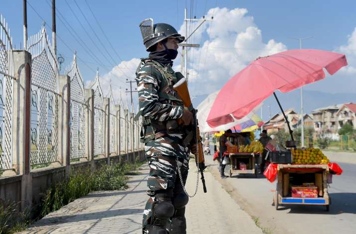 जम्मू-कश्मीर: स्वतंत्रता दिवस पर दो आतंकी हमलों में नागरिक और पुलिसकर्मी घायल