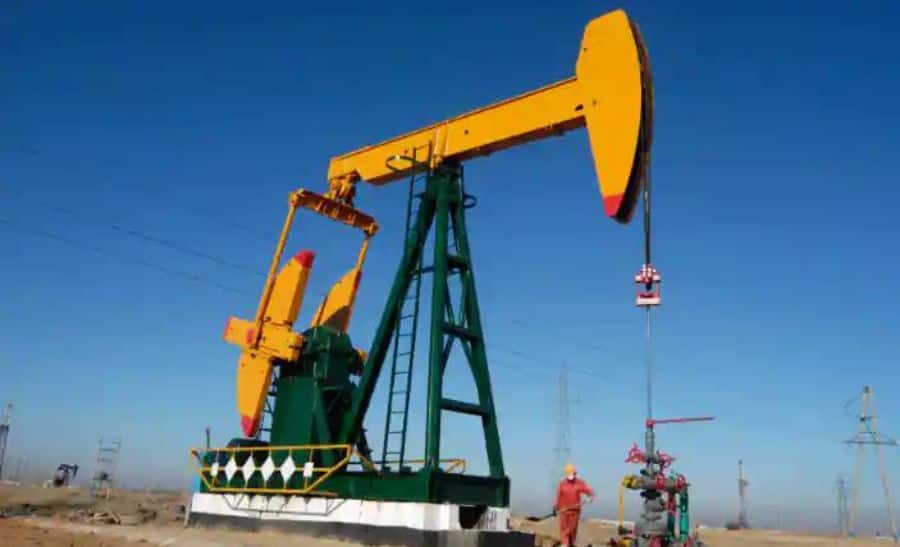 सरकार ने घरेलू कच्चे तेल पर WINDFALL लाभ कर में कटौती की;  जेट ईंधन पर स्क्रैप लेवी