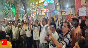 ठाणे : गड्ढों से परेशान नागरिक कल्याण-डोंबिवली नगर निगम के खिलाफ प्रदर्शन | ठाणे समाचार – टाइम्स ऑफ इंडिया