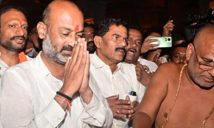 मुनुगोड़े उपचुनाव लड़ाई में, टीआरएस विधायकों के ‘अवैध शिकार’ पर तेलंगाना भाजपा प्रमुख के मंदिर की शपथ का गोवा कनेक्शन है
