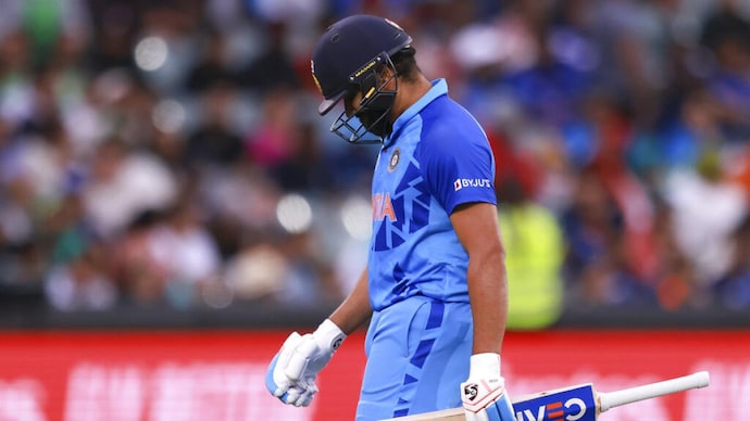 रोहित के लिए फिलहाल, यह खो गया है: टी 20 डब्ल्यूसी 2022 में भारत के बल्लेबाज के खराब प्रदर्शन पर मूडी। सौजन्य: एपी